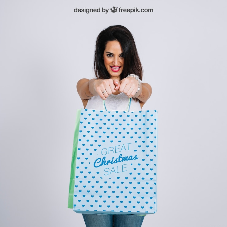 PSD mockup de bolsa de compras con mujer con estilo