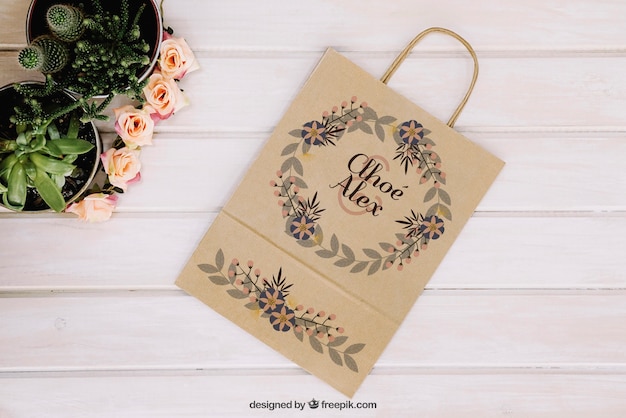 Mockup de bolsa con plantas