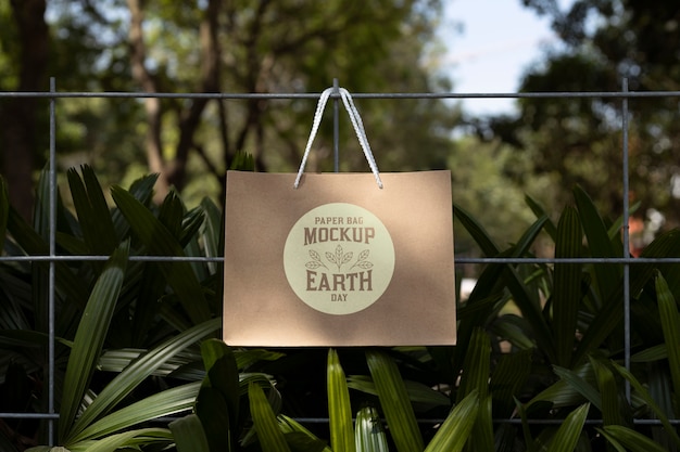 PSD mockup de bolsa reciclada al aire libre