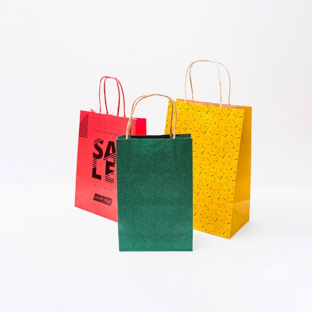 PSD mockup de bolsas de compra en diferentes colores