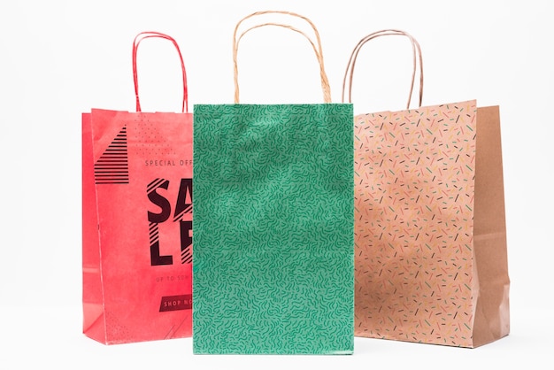 Mockup de bolsas de compra en diferentes colores