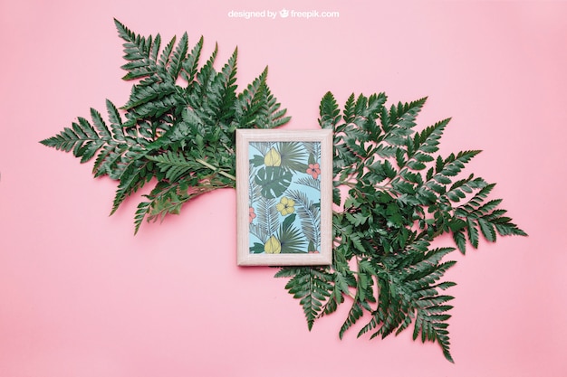 Mockup botanico decorativo con cornice e grandi foglie