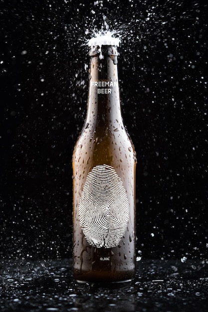 Mockup de una botella de cerveza