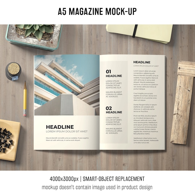 Mockup brochure A5 sul tavolo