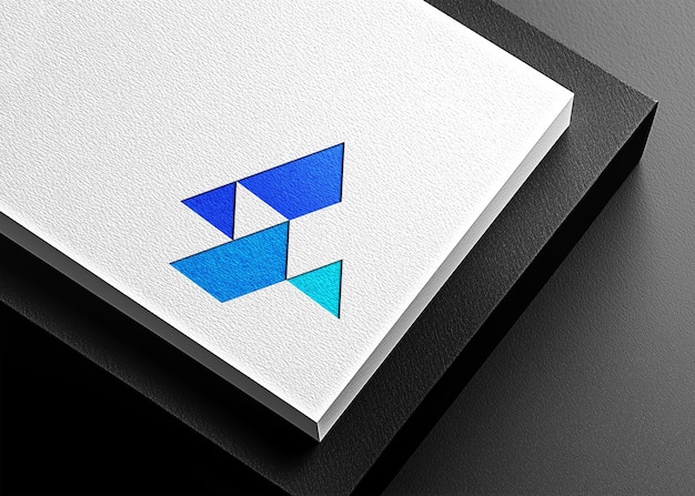 Mockup con logo in rilievo in carta bianca