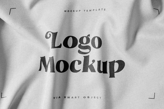 Mockup con logo stampato su tessuto