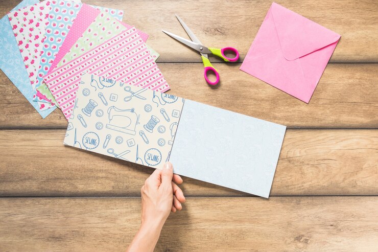 PSD mockup creativo de artesanía con manos