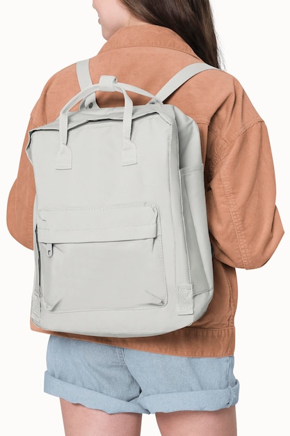 Mockup de mochila psd de estudante cinza para sessão de fotos de moda de volta à escola