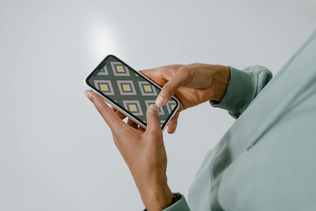 Mockup de telefone de tela quadrada em forma de papagaio em PSD