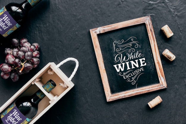 PSD mockup decorativo de vino y pizarra de vista superior