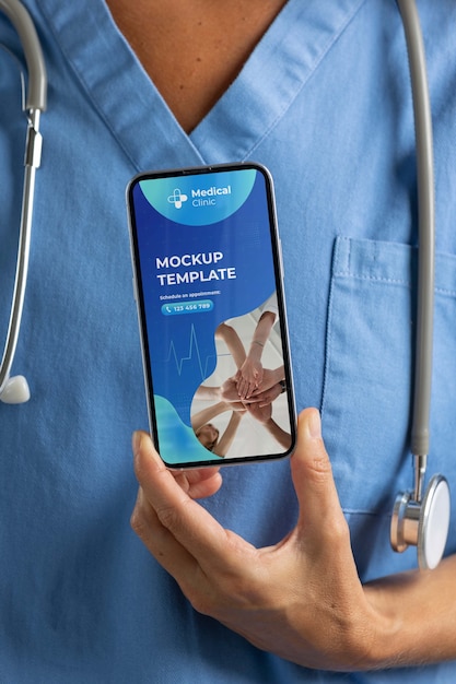 Mockup del telefono della tenuta del medico della clinica
