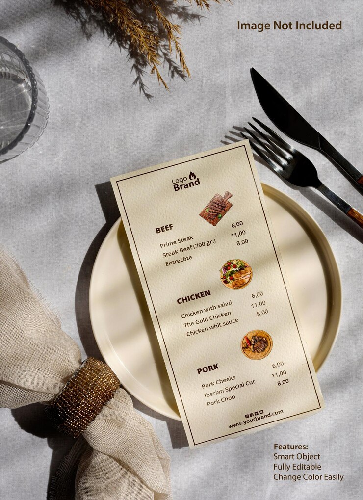 Mockup della scheda menu PSD su un piatto