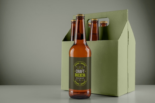 Mockup-Design für alkoholische Bierflaschen