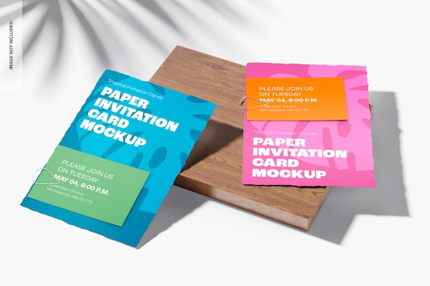 Mockup di biglietti d'invito in carta tropicale