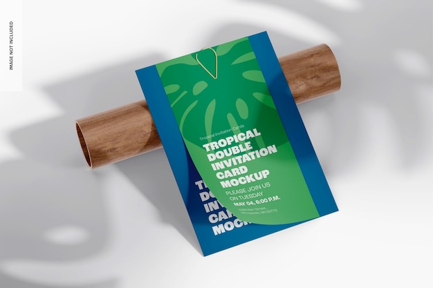 Mockup di biglietto d'invito doppio tropicale, appoggiato