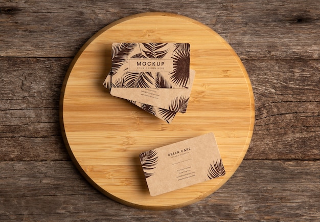 Mockup di biglietto da visita in carta kraft