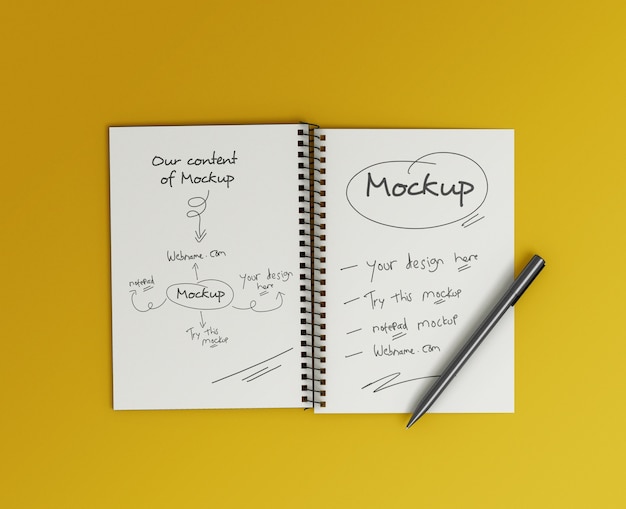 Mockup di blocco note con una penna