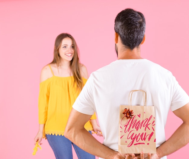 Mockup di borsa con il concetto di regalo