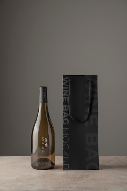 Mockup di borsa per vino e bottiglia di vino