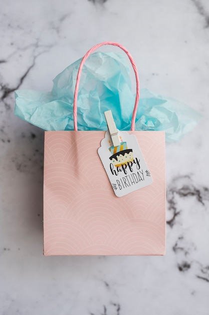 Mockup di borsa regalo di compleanno