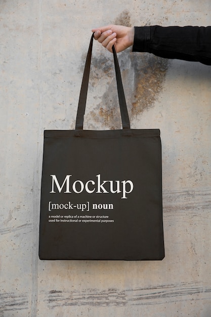 Mockup di borsa tote all'esterno