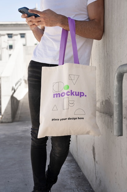 Mockup di borsa tote all'esterno