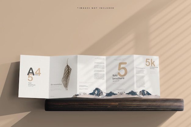 Mockup di brochure a cinque pieghe in formato A4
