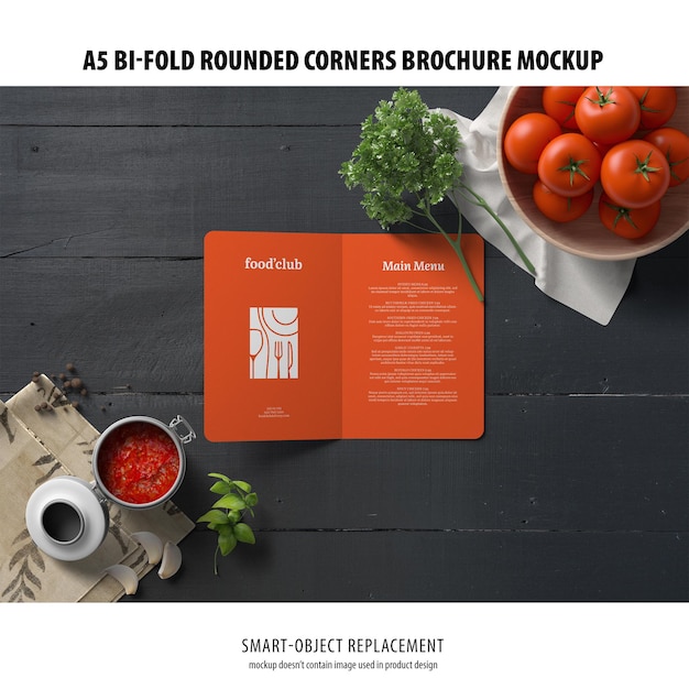 Mockup di brochure con angoli arrotondati a doppia piegatura A5