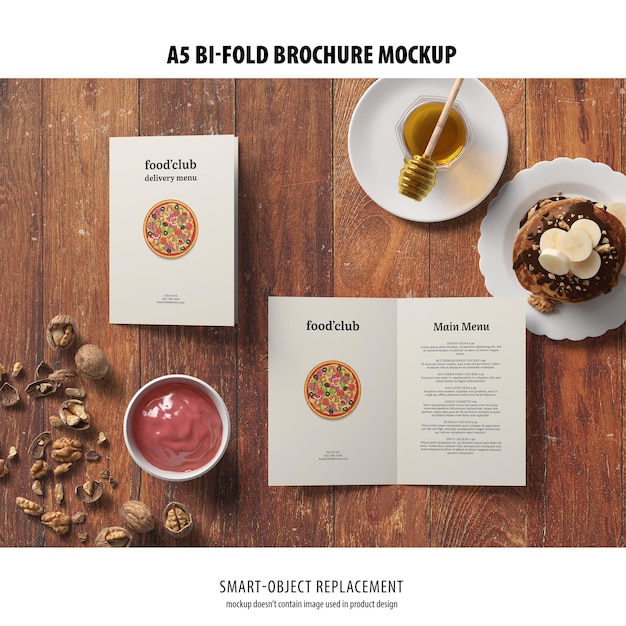 Mockup di brochure ripiegabile in formato A5 verticale