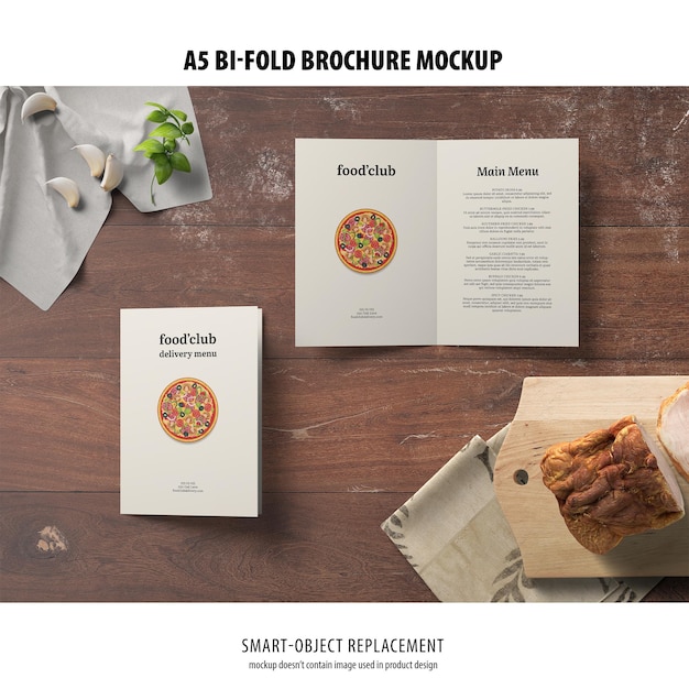 Mockup di brochure ripiegabile in formato A5 verticale