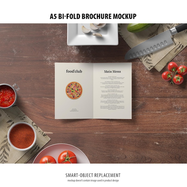 Mockup di brochure ripiegabile in formato A5 verticale