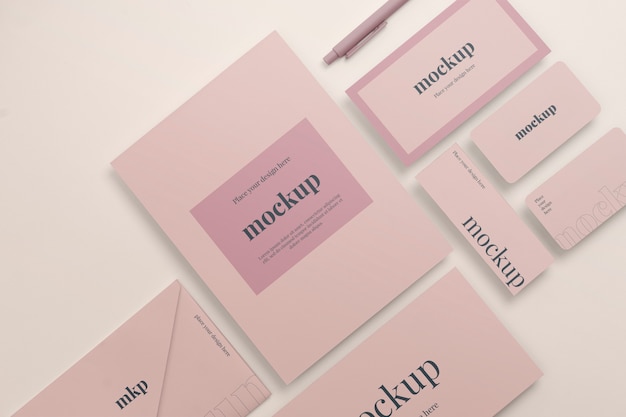 Mockup di cancelleria a colori tenui