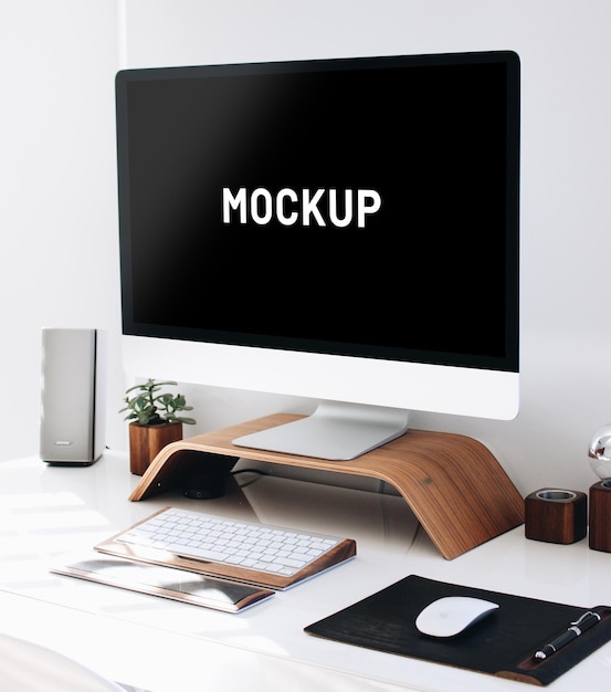 Mockup di computer a schermo intero per la presentazione del sito web