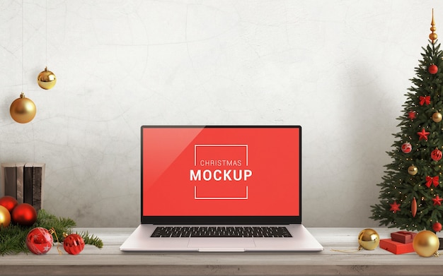 Mockup di computer portatile di Natale sulla scrivania con decorazioni natalizie