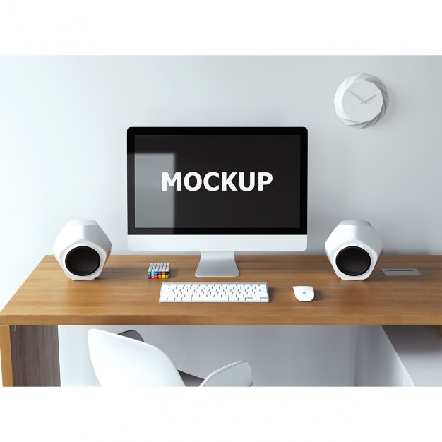 Mockup di computer sulla scrivania