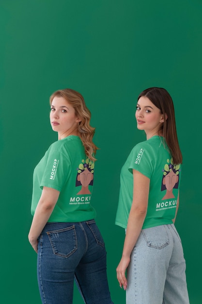 Mockup di consapevolezza dell'abbigliamento di giovani donne