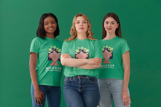 Mockup di consapevolezza dell'abbigliamento di giovani donne