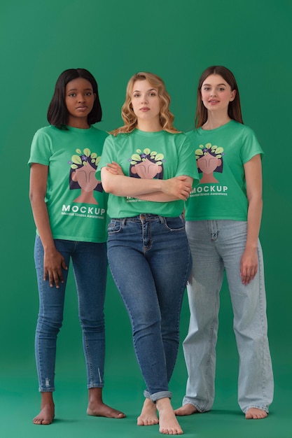 Mockup di consapevolezza dell'abbigliamento di giovani donne