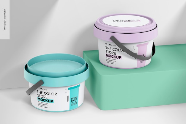 Mockup di contenitori in plastica da 350 ml sul podio