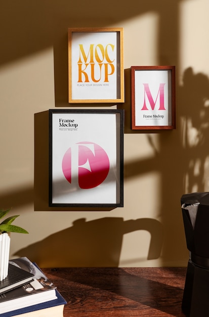 Mockup di cornice accanto a una finestra