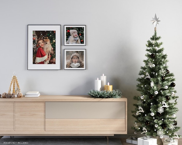 Mockup di cornice con albero di Natale sul muro