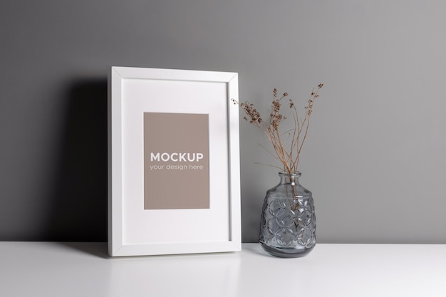 Mockup di cornice per foto o ritratto con decorazioni di ramoscelli secchi