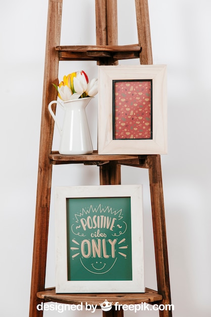 Mockup di cornici in mobili
