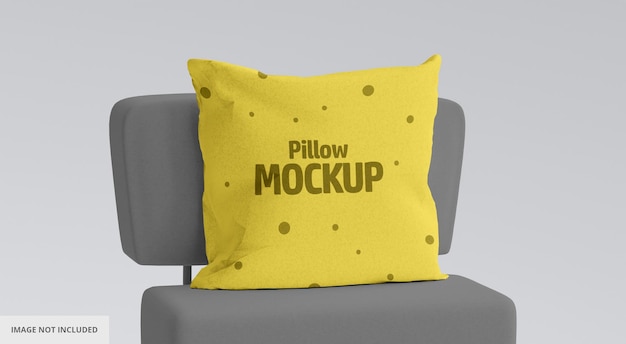 Mockup di cuscino quadrato giallo sulla moderna sedia grigia