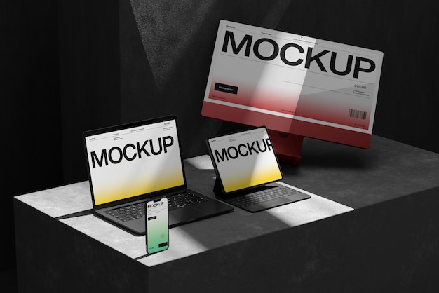 Mockup di dispositivi multipli con sfondo di cemento.