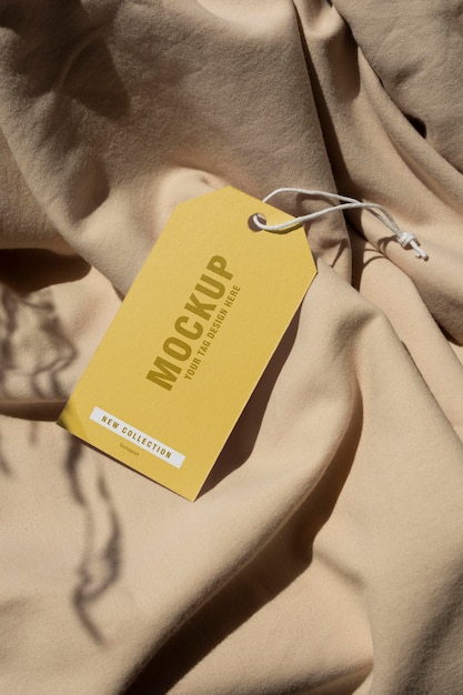 Mockup di etichetta per appendere l'indumento