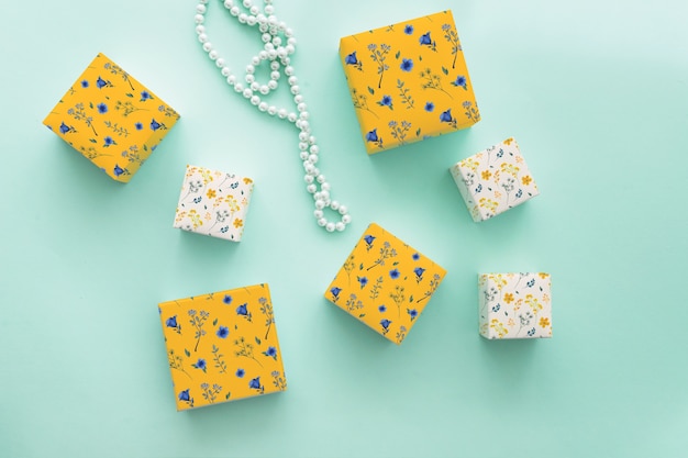Mockup di gioielli e packaging