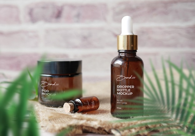 Mockup di imballaggio per flaconi di prodotti cosmetici