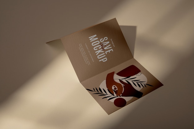 Mockup di inviti di nozze a tre ante