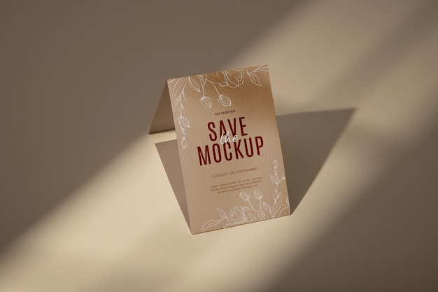 Mockup di inviti di nozze a tre ante